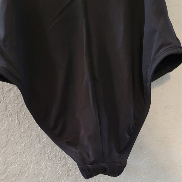 Women's Liz Claiborne Black Cross Chest Ruffle One Piece Swim Suit, Size 6 - Picture 4 of 6